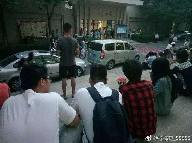 同学们吃瓜群众,校园里的那些事儿