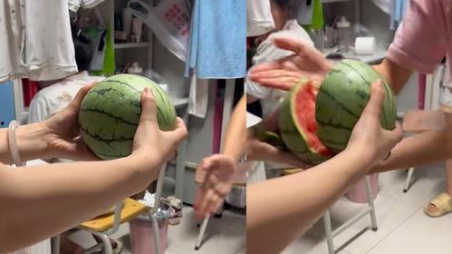 女孩宿舍吃瓜,揭秘女孩宿舍里的那些秘密趣事