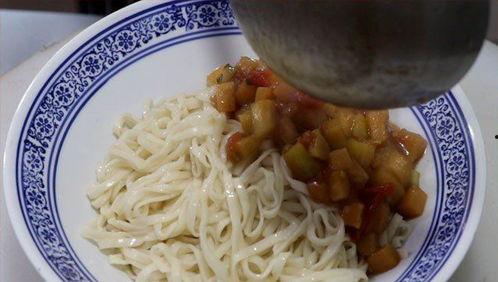 吃瓜面的做法,吃瓜面制作攻略，夏日消暑必备